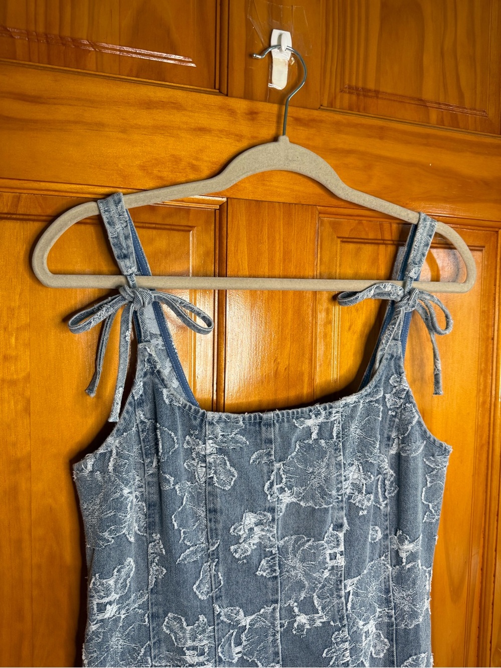 En Saison Blue Floral Midi Dress with White Lace Print - Picture 3 of 11